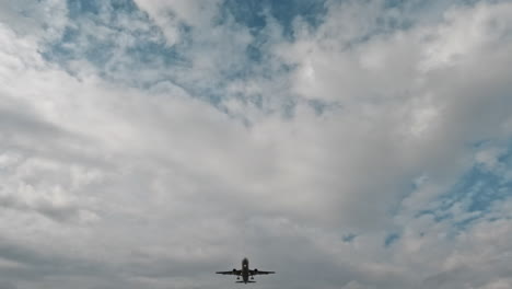 Avión-De-Pasajeros-Baja-Altitud