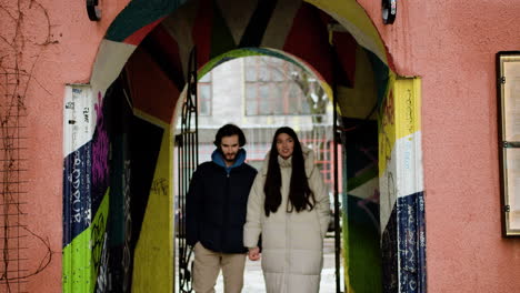 Romantic-couple-on-the-street