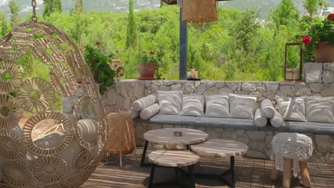 diseño de interiores de cafés al aire libre acogedores.
