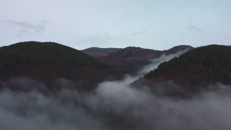 Bewölkte-Berge-Aus-Drohne-Bulgarien