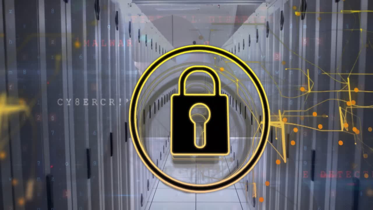 animación del icono de candado de seguridad y procesamiento de datos de seguridad cibernética contra la sala de servidores de computadoras