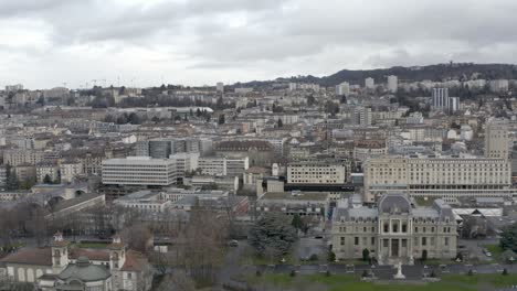 Antena-De-Drones-De-La-Ciudad-Suiza-Y-La-Catedral-De-Lausana