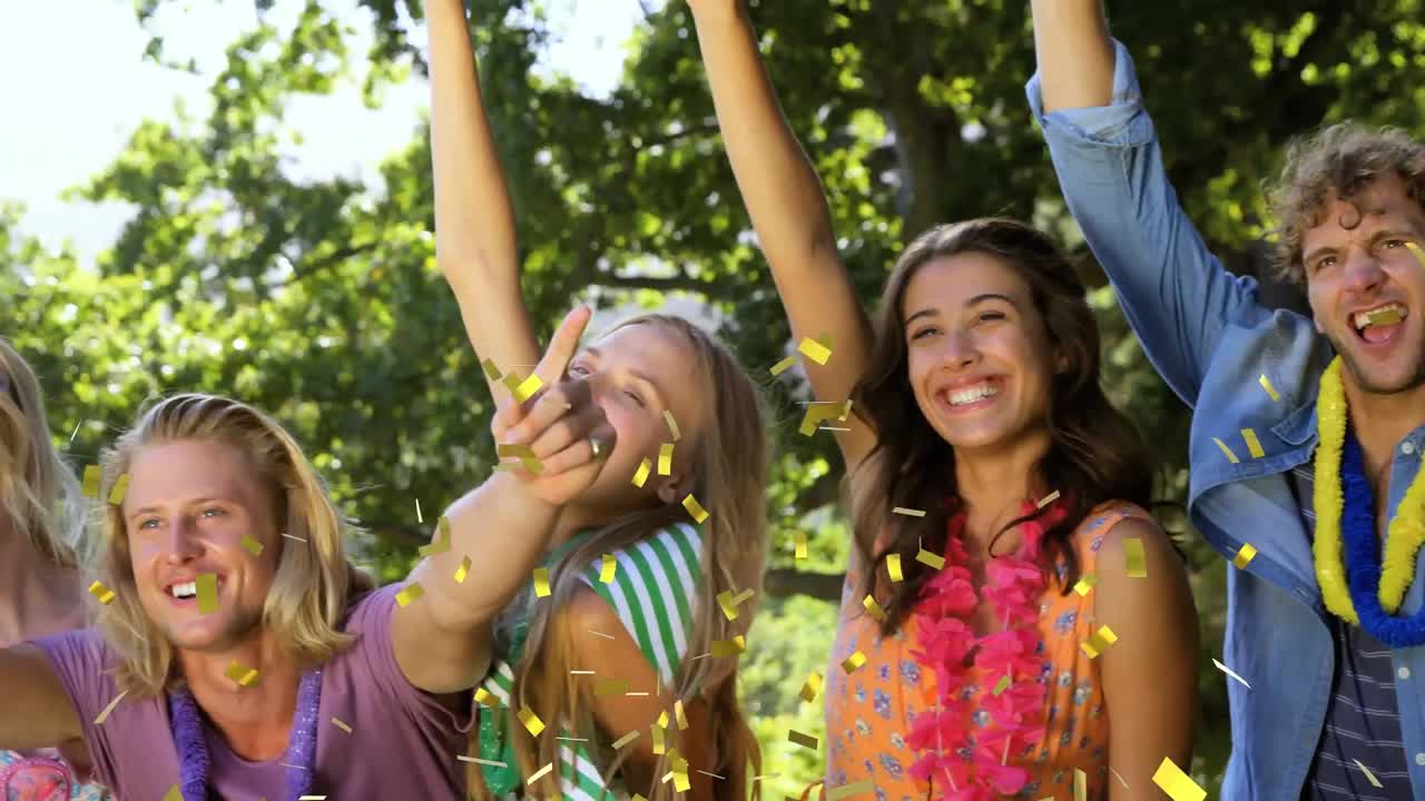 Animação de confete dourado caindo sobre pessoas felizes sorrindo e celebrando ao ar livre