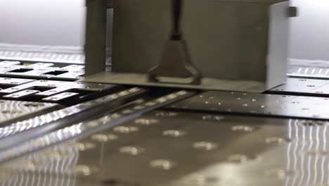 máquina de doblar metales por cnc