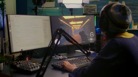 Pro streamer check sound on mixer