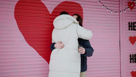 una pareja feliz en una cita.