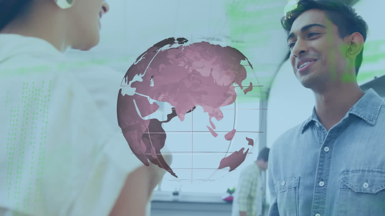 animación del globo y procesamiento de datos sobre hombre y mujer hablando