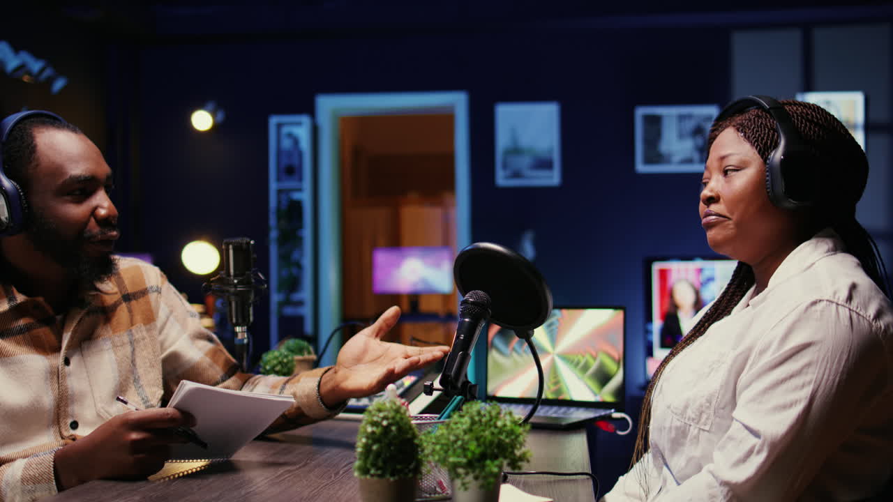 남자와 여자 영화 팬들을 위한 인터넷 쇼