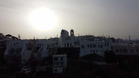 Horizonte-Del-Amanecer-De-Plaka-En-Milos