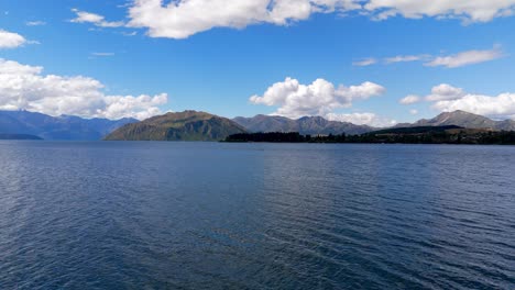 fotografía en movimiento del icónico lago wanaka en nueva zelanda durante el mes de diciembre