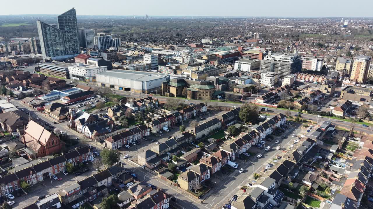 Case, strade e vie a Ilford, East London, Regno Unito. Riprese drone, aeree.