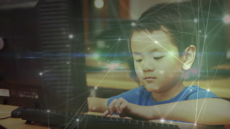 animación de redes de conexiones sobre muchacho asiático usando computadora