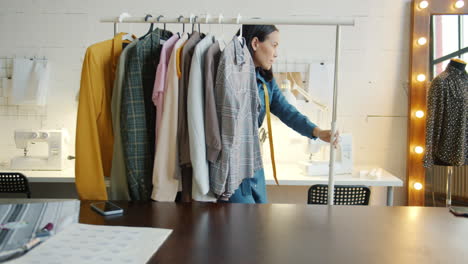 diseñador de moda en el trabajo