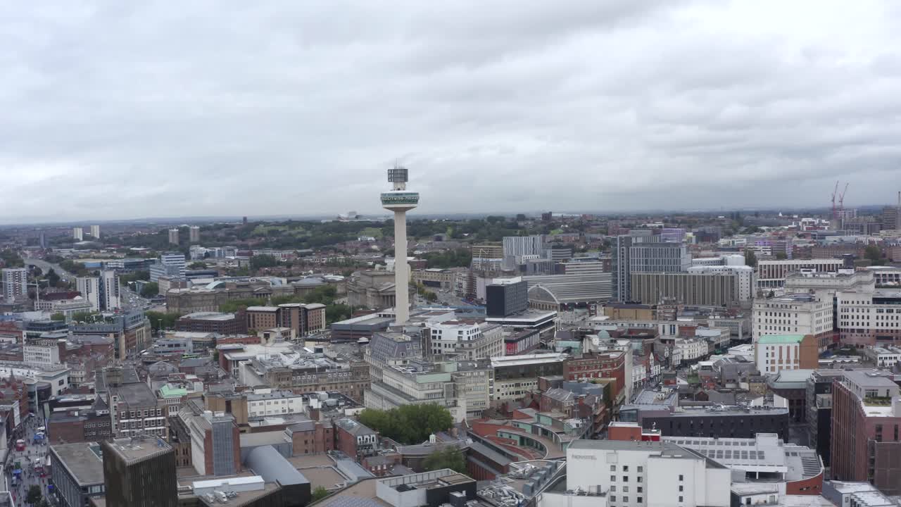 무인 항공기 궤도를 도는 라디오 타워 03