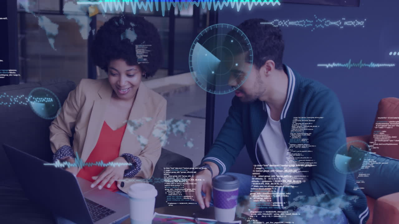 animación del procesamiento de datos sobre diversas personas de negocios sonriendo y usando computadora portátil