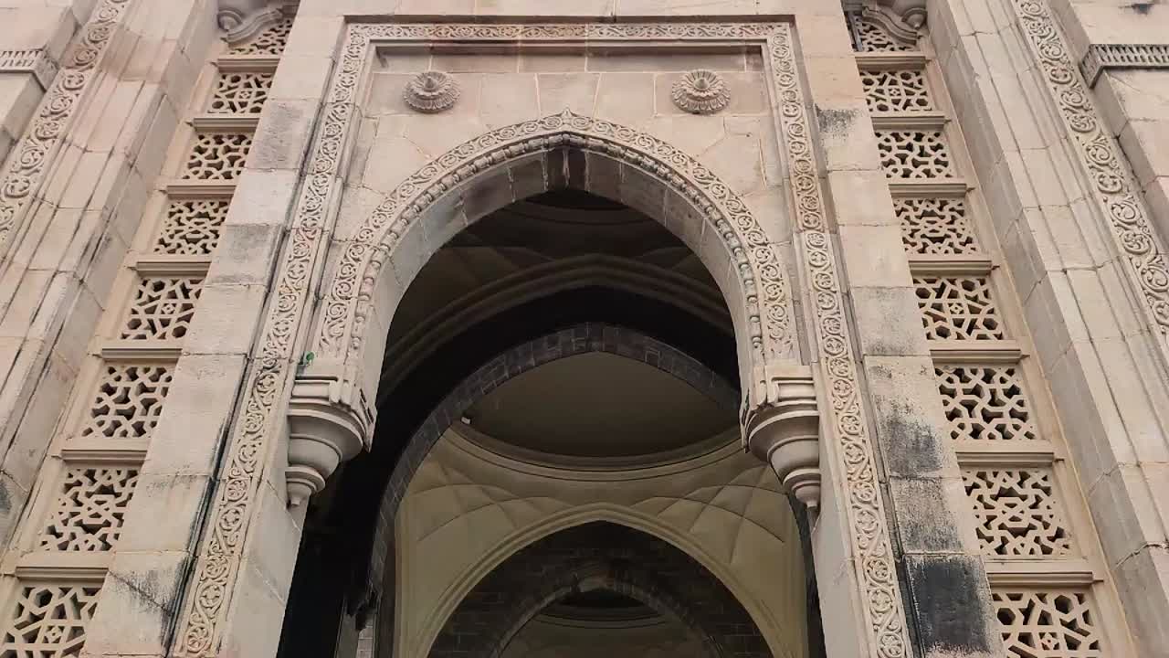 Close-up, Plano ascendente do famoso destino turístico, O Portão da Índia Mumbai -