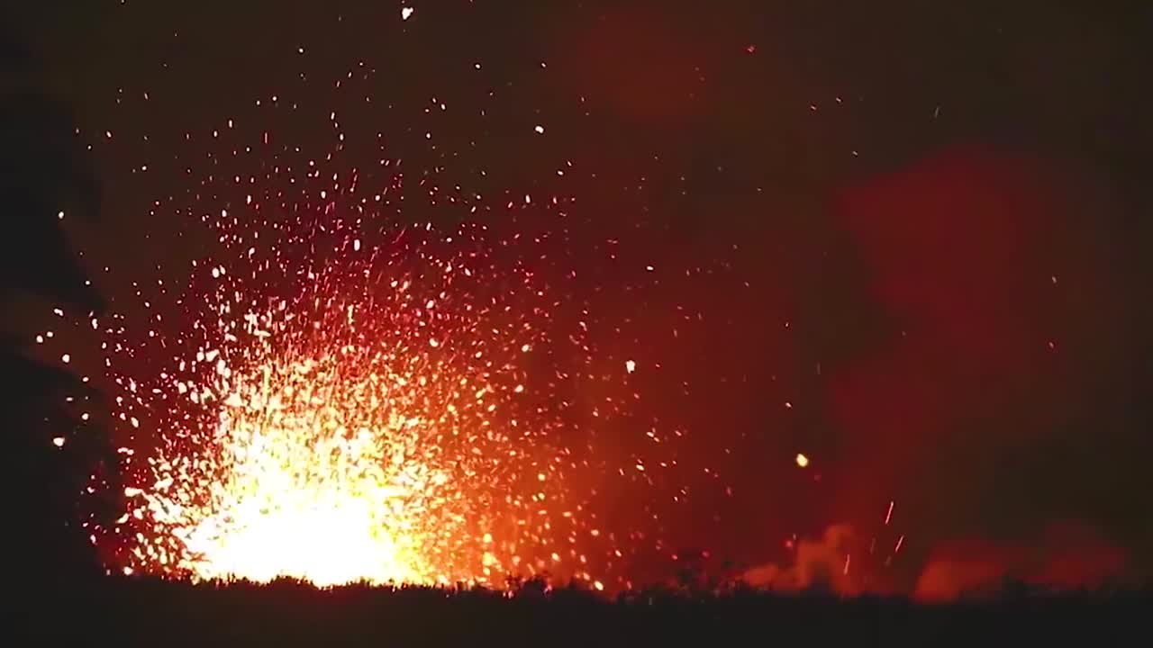 2018년 하와이 본섬 킬라우에아 화산 폭발의 놀라운 야간 영상 1