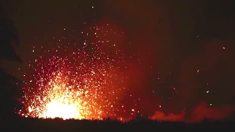 amazing night footage of the 2018 eruption of the kilauea volcano on the main island of hawaii 1