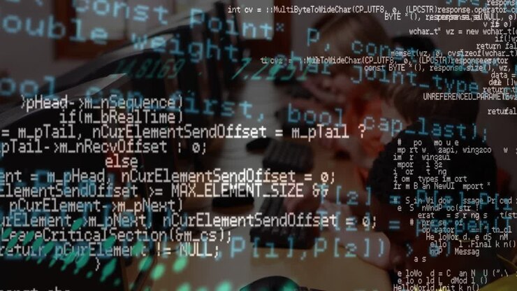 Databehandling over en gruppe forskellige børn, der bruger computer og derefter vinker sammen i skolen