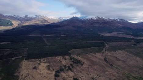 Impresionante-Vista-Aérea-De-Drones-De-Eynif-Han-Ibradi-Akseki-En-Turquía,-Montañas