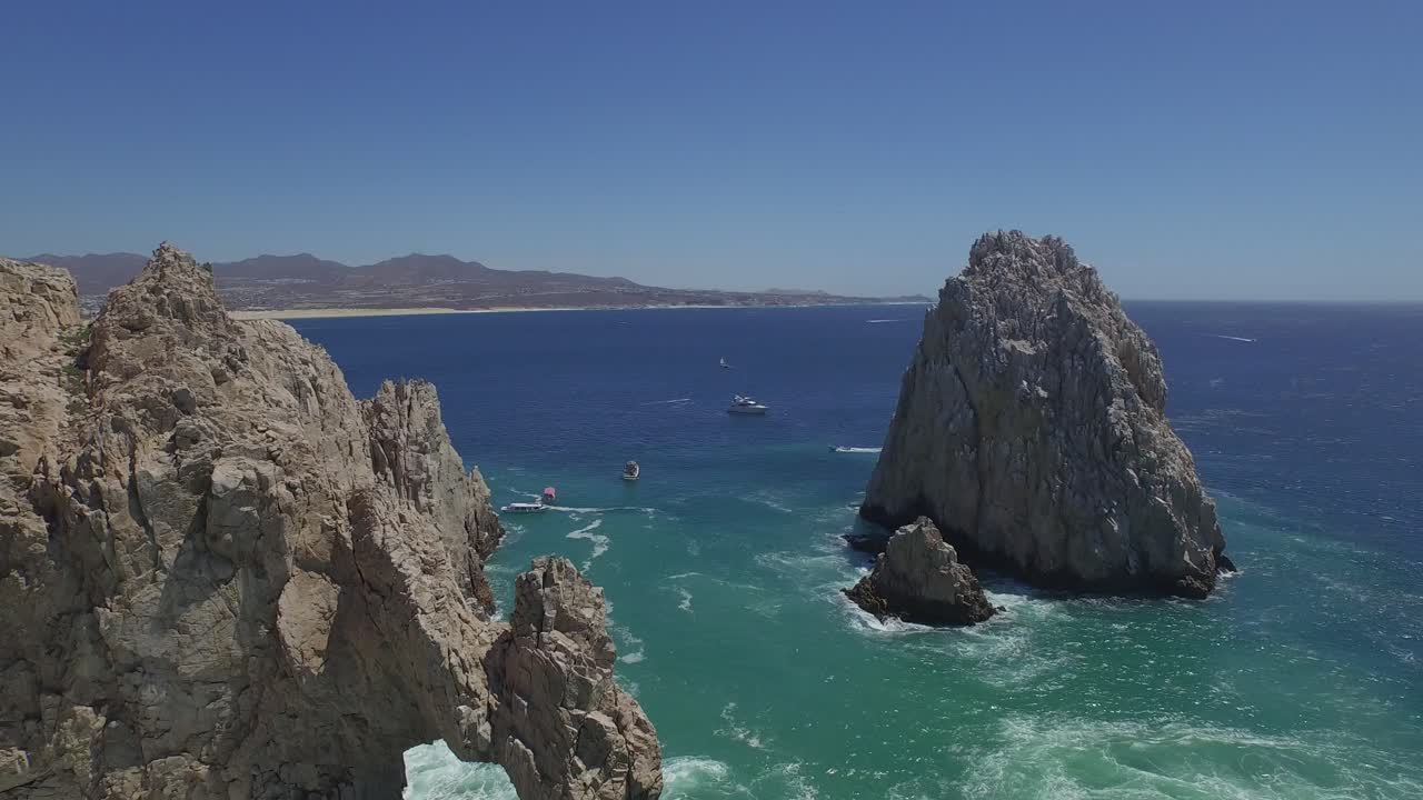 toma aerea del arco de los cabos, baja california sur