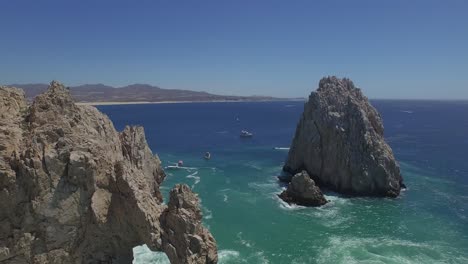 Aerial-shot-of-the-Arch-of-Los-Cabos,-Baja-California-sur