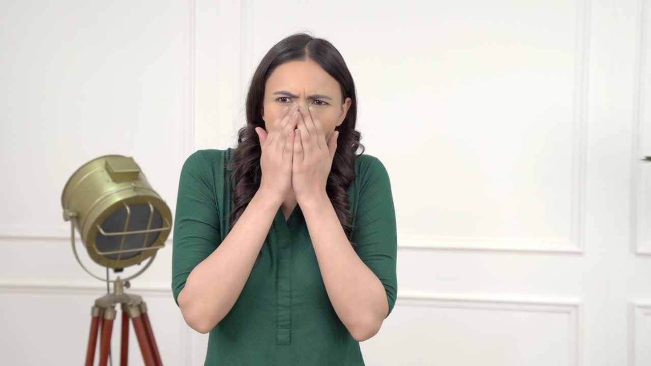 겁에 질려 겁에 질려 인도 소녀