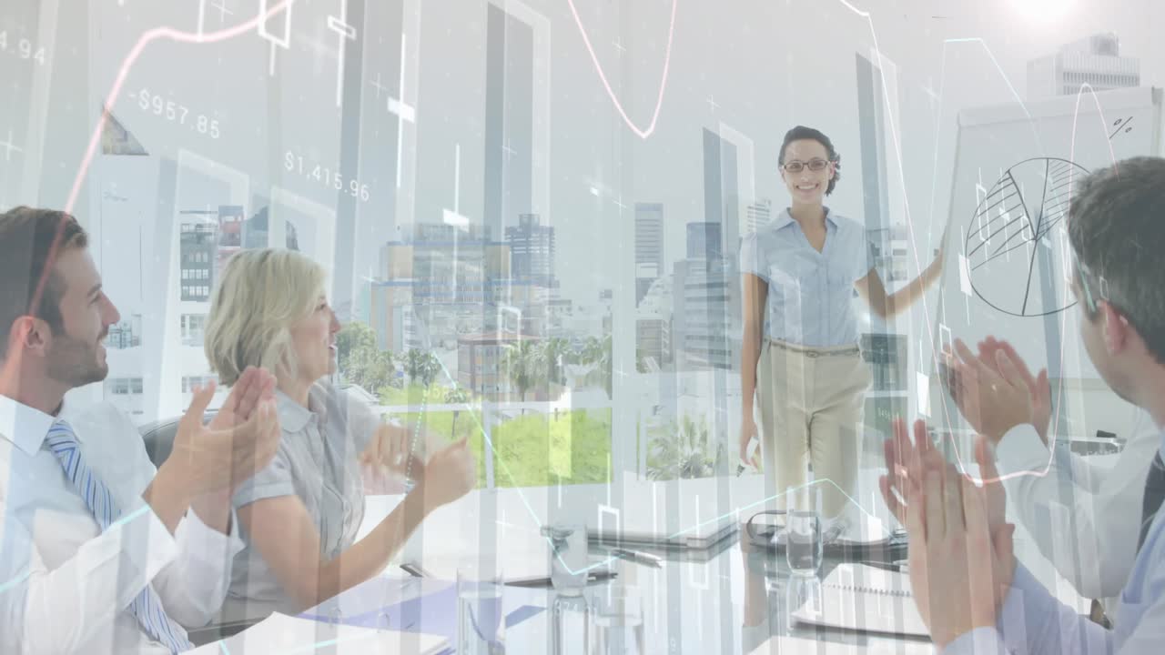 Kollegen bei einem Büromeeting mit Grafik 4k