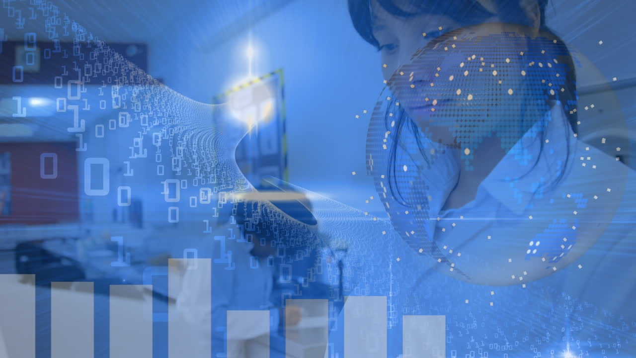 animación de código binario y globo sobre una trabajadora de laboratorio asiática