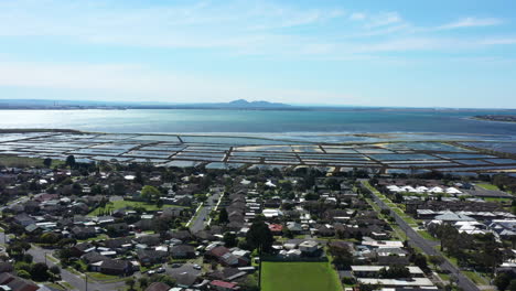 Antena-De-Salinas-Moolap-Abandonadas-A-Lo-Largo-De-La-Playa-Oriental-De-Geelong