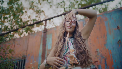 woman posing outdoors summer