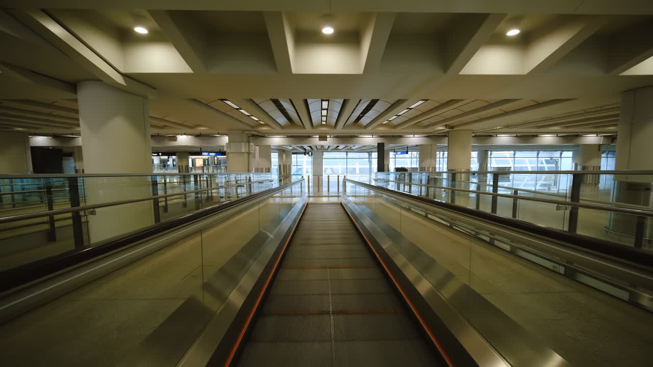 홍콩 국제 공항 의 자동 산책로 와 평평 한 에스컬레이터