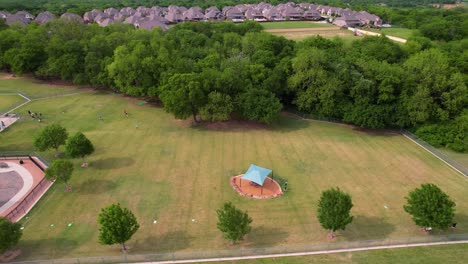 imágenes aéreas del parque para perros freedom ubicado en trophy club texas