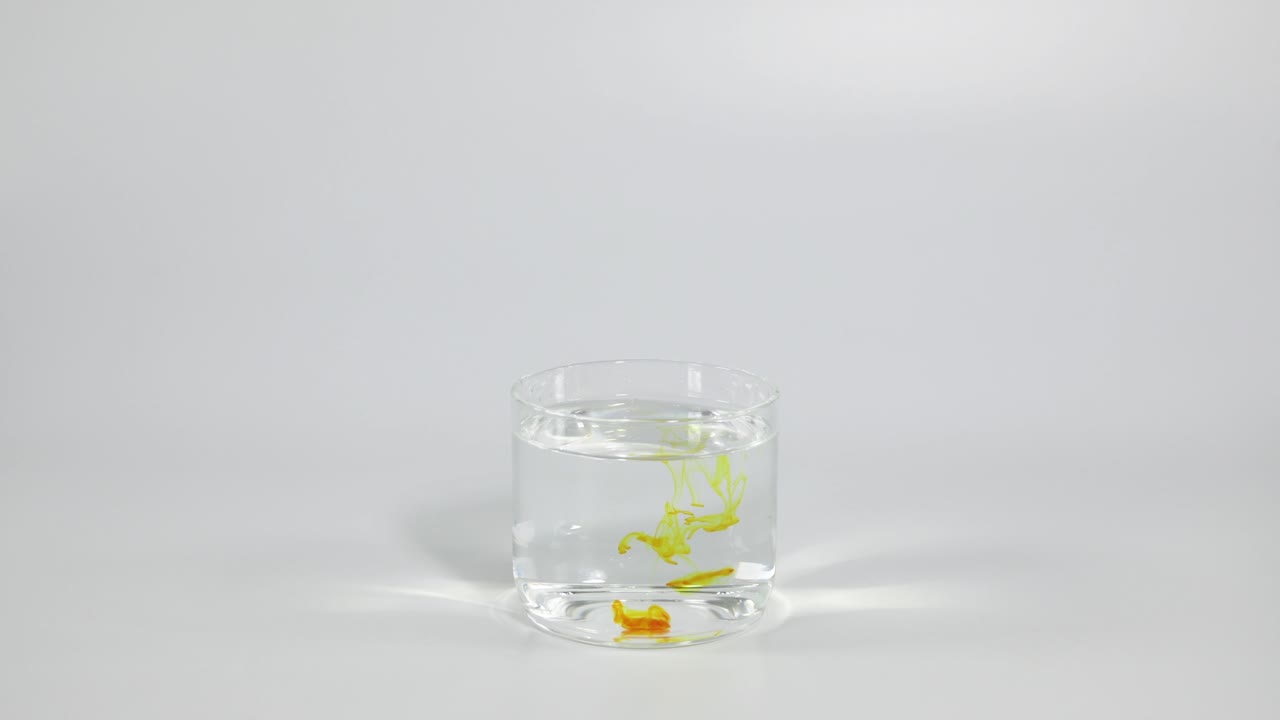 유리잔에 용해되는 탄산 태블릿의 시간 지연