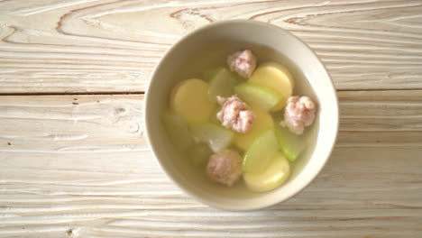 Wintermelonensuppe-Mit-Gehacktem-Schweinefleisch-Und-Ei-Tofu