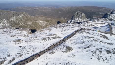 Im-Winter-über-Die-Berge-Fliegen