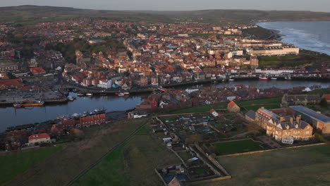 Abadía-Y-Ciudad-De-Whitby,-Yorkshire-Del-Norte