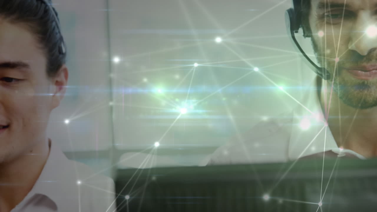 전화 헤드 ⁇ 을 착용 한 사업가에 대한 연결 네트워크의 애니메이션