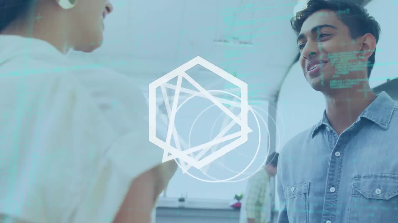 animación de figuras geométricas girando sobre un hombre y una mujer hablando