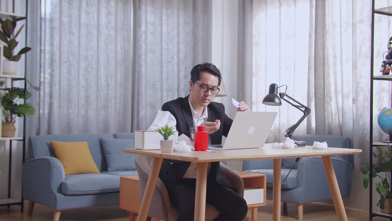 집에서 일하는 병든 사업가