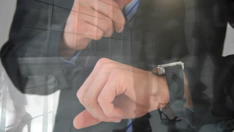 animación de personas caminando sobre un hombre de negocios mirando el reloj