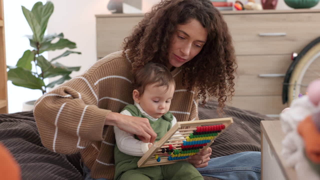crecimiento de la educación de la madre, el bebé y el niño en una casa
