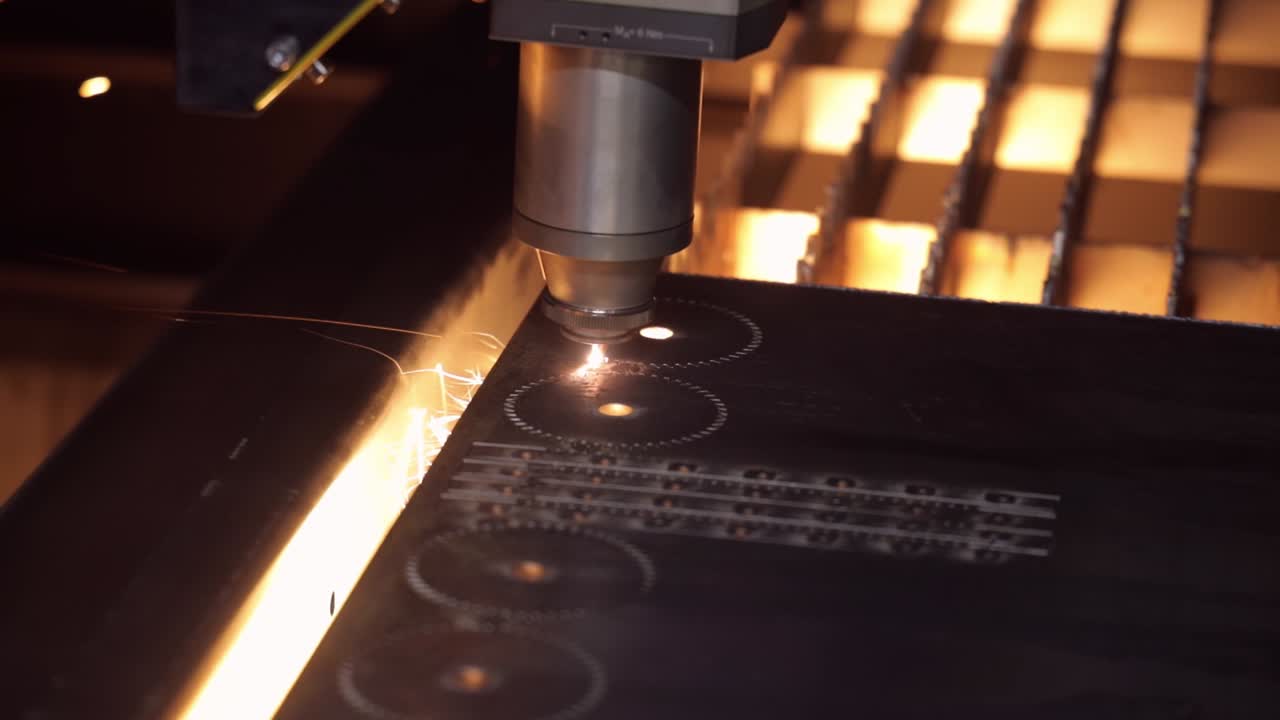 금속의 cnc 레이저 절단, 현대 산업 기술.