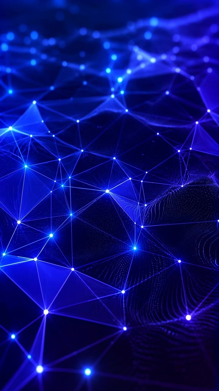 Puntos conectados y líneas geométricas se desplazan sobre un campo azul profundo y morado, formando patrones triangulares cambiantes con reflejos brillantes, un brillo suave y una profundidad espacial fluida.