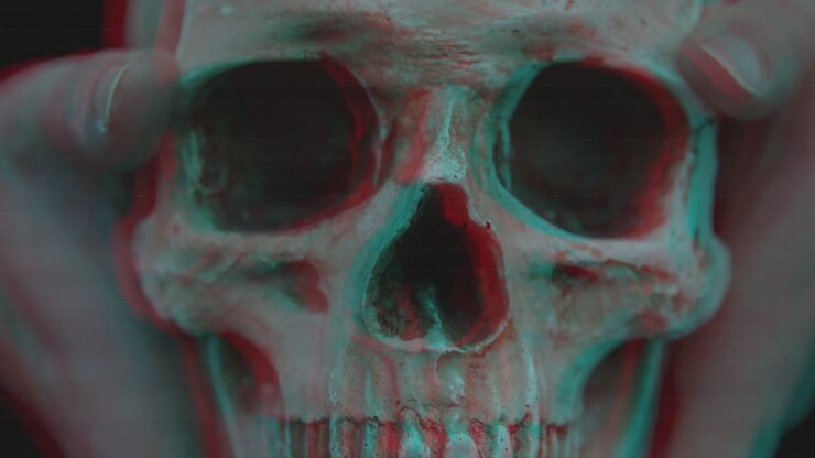 Glitch di rumore sovrappongono il video. Malfunzionamento di glitch video digitale - Rumore di pellicola su schermo TV analogico VHS, Teschio