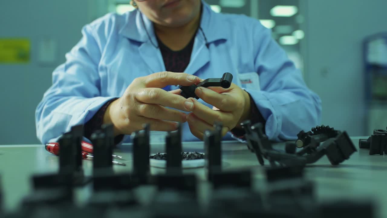 Preparing female materials for making binoculars. Construction of binoculars used on weapons.3.
