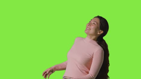 Studio-Shot-Of-Woman-With-Amazed-Expression-Looking-All-Around-In-VR-Environment-Against-Green-Screen-1