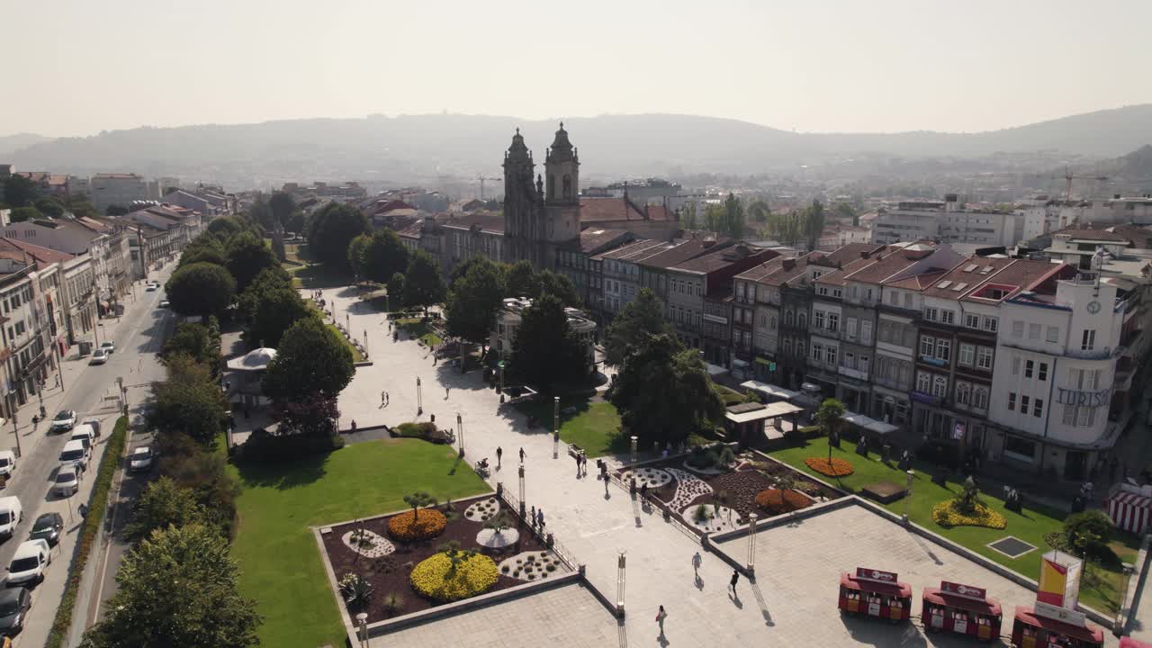 dron sobrevolando la plaza de la república con vistas al parque avenida central