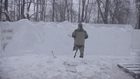 ice sculpture artist at work