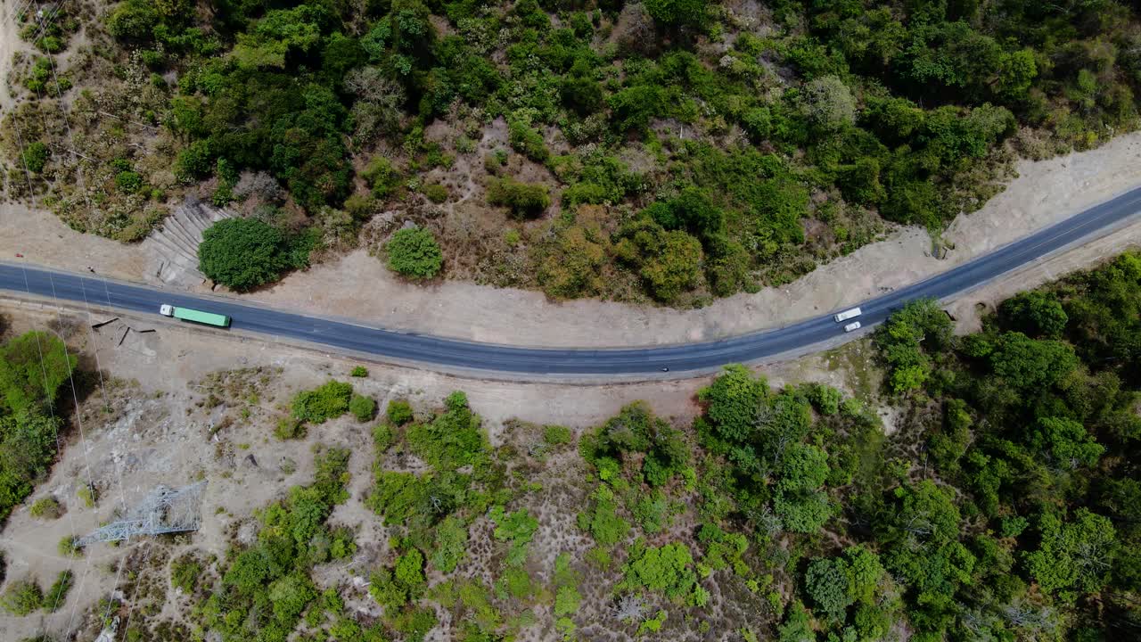 vista aérea de drones de las montañas west pokot chapalleria - kenia